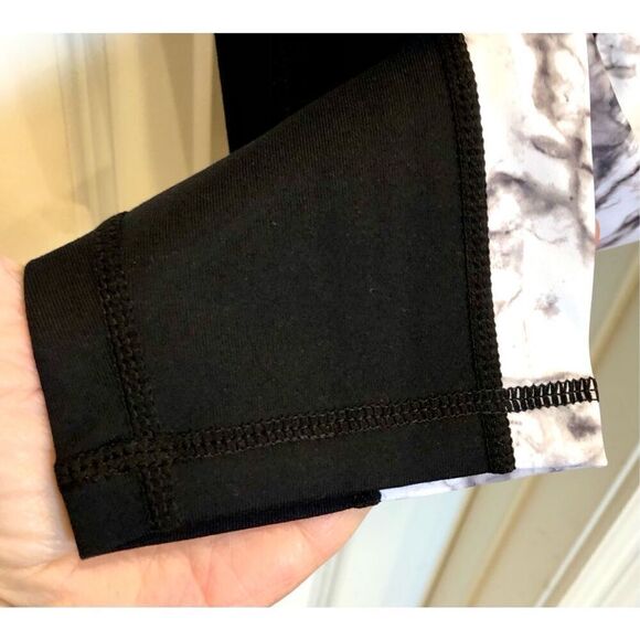FITWEAR FASHION - NWT- L Sz 8 Black & Marbled Leggings. Super Soft & Sculpting - Picture 8 of 15
